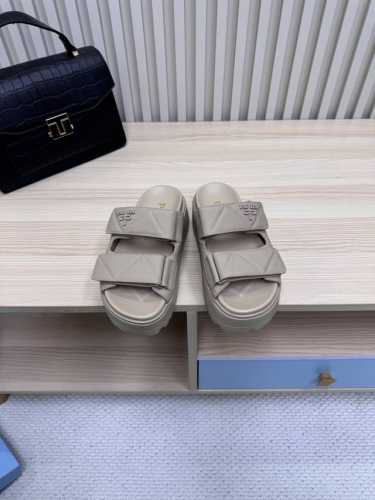 Prada 普拉达 25ss p家 25春夏厚底水台托鞋 双皮带扣复古风格 进口羊皮面料 羊皮内里 发泡大底 超轻 Zp五金扣Logo点缀 完美演绎高级简约风格