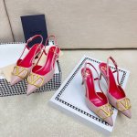 出厂： Valentino 华伦天奴经典款 V扣尖头细跟 高跟凉鞋 跟高：平底、4Cm、6Cm、8Cm 码数：34-42