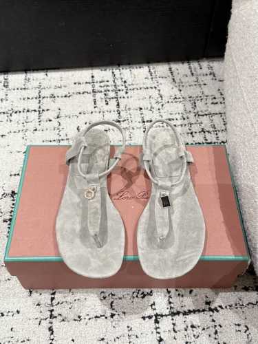 顶级版本 代购级 Loro Piana L 新款英伦夹脚拖鞋 凉鞋 咱家做是全羊京 不是市场磨砂材质哈 原来这就是传说走两万步都不会累脚的夹脚凉鞋把颜值和脚感都