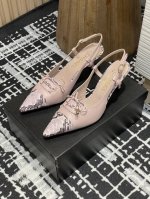 25ss早春新品Chanel小香 Vintage中古 尖头蝴蝶结后空高跟凉鞋尖头设计:优雅显瘦，拉长腿部线条蝴蝶结装饰:甜美可爱，增添女性魅力高跟设计:显高显瘦