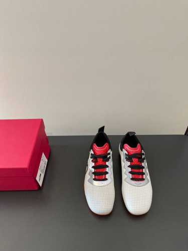 最高版本 VALENTINO 华伦天奴最新RUNBOOT时尚轻盈舒适 篮球鞋 跑步鞋 运动集于一体多功能设计男女同款同步专柜 主打精致 舒适度休闲 1:1高端打