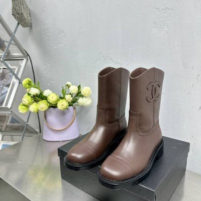 顶级版本 工艺作品，可换上下码，不换款 香家新款骑士马丁长靴，复古女人味 上脚超显气场！ 整只靴面小牛皮 内里羊皮 意大利真皮大底 码数35-39 34、40、