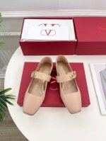 Valentino 华伦天奴 2024早春新品 Vlogo Locker玛丽珍芭蕾舞鞋上新 Valentino Garavani 的经典“Roman Stud”