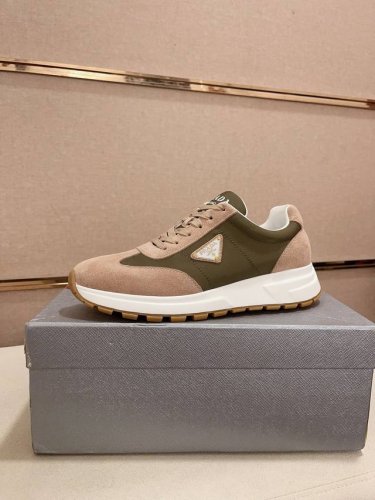 工厂价 高版本 高品质新款prada 普拉达 专柜同步上市， 新款男鞋、面料精选高科技滴胶工艺制作而成。内里:全牛皮内里。高端气垫开模防滑橡胶大底，精美线条、简