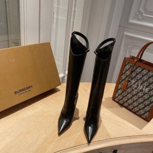 高端版本出厂价 Burberry 博柏利 Burberry 博柏利英国奢侈品牌， 最新独家推出骑士长靴 Burberry博柏利英国奢侈品牌，油蜡双变色，原版1:
