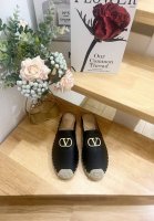 Valentino Garavani 华伦天奴 拉帕荔枝纹牛皮V扣新款拖鞋渔夫鞋 - 大V金扣装饰 - 牛皮 -跟高2Cm - 橡胶大底 - 意大利制造 -36
