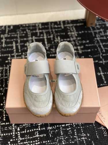 代购级360(全新升级原版开模） miumiu 缪缪 25Ss 春夏新款 饼干鞋 阿甘鞋休闲运动鞋 miumiu最新爆款 前卫大胆的设计，Miu Miu风格融于