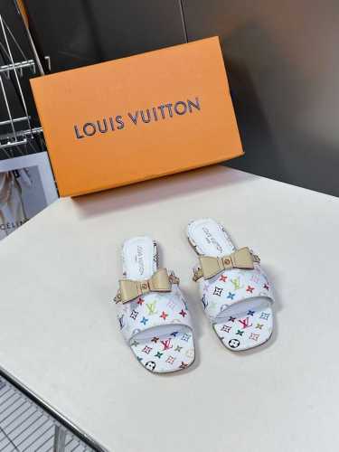 340 Louis Vuitton 路易威登春夏蝴蝶结时装拖鞋 春夏秀场出镜率最高的一款单品 超多名模上脚 简约大方非常百搭 鞋面采用原版牛皮； 全皮包裸纯手工
