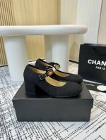 Chanel香奈儿 专柜顶级玛丽珍鞋 这款经典设计；装饰扣多种元素搭配的风格；不平凡的拥入了多种配色元素 多元化混搭非常好看百搭，脚感非常舒适超级秀气优雅的一款