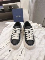 顶级版本ss Dio* 迪奥B33系列 情侣款休闲板鞋原版购入开发做货 采用迪奥灰牛皮革精心制作，侧面饰以同色调 CD Diamond 图案帆布镶片。CD Ic