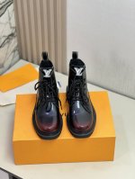 L家 顶级P: Size:39-44 38.45可定制 配全套包装 LV高帮靴子系列专柜最新原版正装皮鞋 代购级别 进口头层原版牛皮 开边珠牛皮无内里设计，牛皮