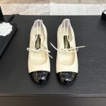 380 chane*｜小香25P春夏新品 绑带玛丽珍鞋 本年度最美玛丽珍鞋 无法抗拒的高级与优雅 无论是搭配牛仔裤百褶裙 还是穿去较正式场合都可以的。 秋冬配袜