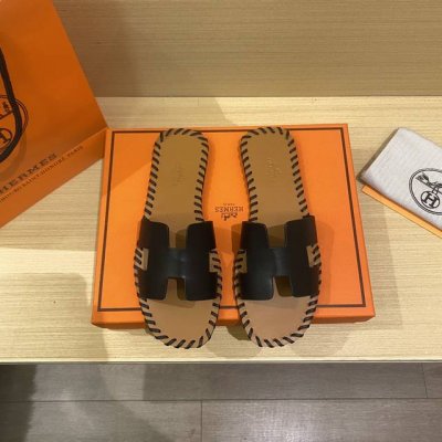 出厂： Hermes 爱马仕 夏季经典H拖 平底拖鞋 旅游度假沙滩凉拖 面料：编织 码数：35-42