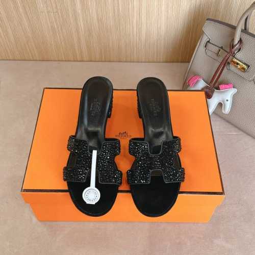 中跟钻面出厂价 Hermes 爱马仕H拖鞋Oasis 凉鞋系列 时尚又百搭 超级舒服 每个细节都做到极致 原版swift小牛皮 原版1:1独家私模鞋面 原版真皮