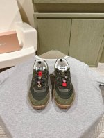 全套包装！ 225 MIUMIU 缪缪新款美式复古风~ 颜值担当火爆款脏脏鞋 不得不入的一款～做旧时尚，简约高级 随意搭配上脚非常舒适，年度必入款！ 早春最新走