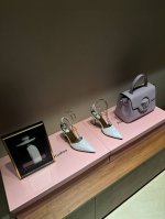 Fendi 24Ss 芬迪系列 双ff 方头 高跟 凉鞋 每年必备ff拖今年还加了新的系列，美到无法言喻 绝好的穿着舒适感可是经典必备，各种风格搭配都hold的