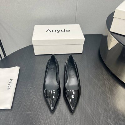 出厂: 独家顶级版本 Aeyde小众潮牌24Vs春夏新款系列 尖头低跟单鞋 原版一比一打造舒适度、包裹性都比较好。个性十足，很好驾驭各种风格衣服搭配 面料:原版