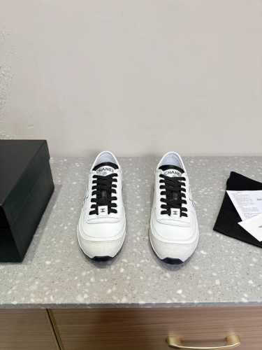 Chanel 小香 25ss早春新品 休闲 德训鞋 休闲鞋 流水的时尚铁打的小白鞋hhh，简单耐看 很有质感颜值超高 精简凸显的双C大Logo 高级感满满！很轻