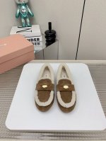 出厂 高版本 Miumiu 缪缪24Ss秋冬新款硬币纯羊毛乐福豆豆鞋 走秀新款 复古时尚简约高级 随意搭配 上脚非常舒适 鞋面采用金币和压花徽标logo彰显别具