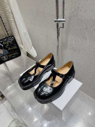 Maisom Margiela Mm6马吉拉经典分趾乐福鞋 这双热度超高的单品 必须人手一双入手了 不能错过的单品 炸裂了 独家原版购入开发 不能错过的一款 鞋