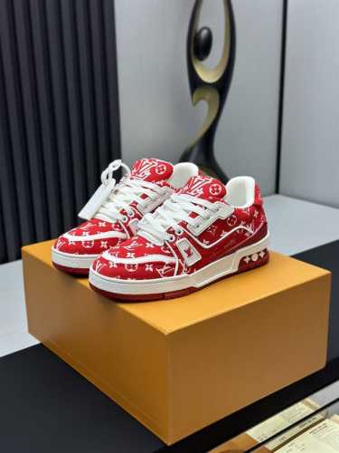 工厂直销 顶级版本 LV-路易威登-经典走秀新款空胶工艺 原版1：1开发复刻！！上脚非常舒适 奢侈用料，做工精细，中底印有欧洲制造英文字母鞋面由意大利进口小牛皮