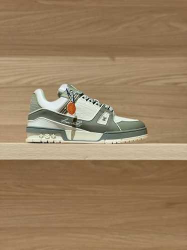 专注好品质——顶级出品 奶茶绿实拍——代购级Trainer 24Fw新色 原版精准Cp！鞋型无限接近，精细工艺出品 一如既往地好货出炉！原版材料定制！面料原版牛