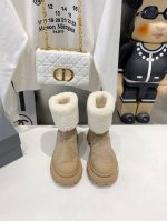 出厂价 Hogan秋冬加毛雪地靴 保暖舒适度满分，冬天出门的安全感是雪地靴给的，厚底增高显腿细，秋冬必备，个性包头设计造型独特不撞款，翻毛设计时尚百搭，潮流舒适