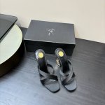 Saint Laurent 圣罗兰 交叉带经典ysl金属跟凉鞋 YSL姐姐的美丽尤物高跟鞋 又是人间圣罗兰 Rose同款的小方头 高跟鞋化很好修饰脚型，奢华金属