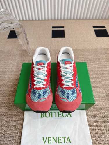 新色增加 390男10情侣款Bottega Veneta 全新Orbit运动鞋王炸单品众明星网红热衷款，领先设计科技感十足，真的很难不爱，太酷了！码数：女35-