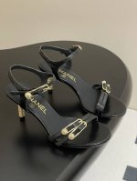 p380- 25S春夏新款Chanel小香Vintage中古大标高跟凉鞋双C珍珠扣钻跟凉鞋 真的把女人的优雅知性气质表现的淋漓尽致！ 脚感舒适！上脚超级仙美又百