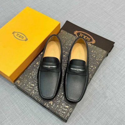 Tods 男士豆豆鞋 专柜同步新款 高端品质 牛皮杏色牛里.原版包装。黑色，尺码38-45。