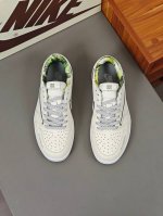 Loui* Vuitto* X Nike 潮酷男士休闲运动鞋，配色无敌，设计思路基本上是延续 The Ten 的风格，Swoosh 车线、鞋舌标签视觉效果相当熟