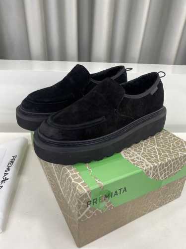 Premiata 普瑞米亚达 时尚、运动、休闲、羊毛鞋。 普瑞米亚达意大利名品百年历史，所有工艺全手工打造，米“字一样的logo简称米字鞋。完美的融合了传统的制