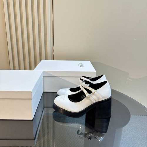 高版本出厂 Celine*赛琳 秋冬新款高跟玛丽珍系列单鞋，专柜限量款 凯旋门的五金扣设计极具品牌辨识度非常百搭的一款单鞋 鞋面：进口漆皮 内里：山羊皮、上脚非