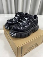 男10 Newrock. 暗黑 朋克 马丁 摇滚 坦克 机甲硬核狂战鞋 Newrock 西班牙高阶鞋履百年品牌，独具一格的硬核设计进入大众视野，以坦克元素作为鞋