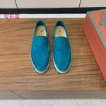 高版本 男款10 Loro Piana 光面乐福鞋。意大利顶级羊绒复古优雅低调奢华。时尚性与皮料实用性同样兼具依然全网最高品质。鞋面羊京丝质柔滑。手工缝线，水染