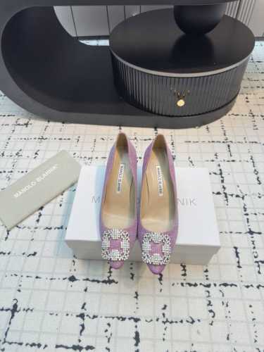 代购级别 市场唯一对版manolo Blahnik 万年不败的经典款 重金购买三个原版购入 一系列四种跟高1:1复刻定制 做到零差距。试脚 调楦 定制一年有余，