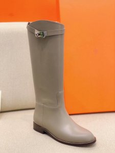 上新顶级版herme...S 经典秋冬新版kelly Jumping锁扣高筒靴~典藏级别马靴 爱马* H锁扣万年经典款长靴：大象灰、黑色 购入19800的正品开