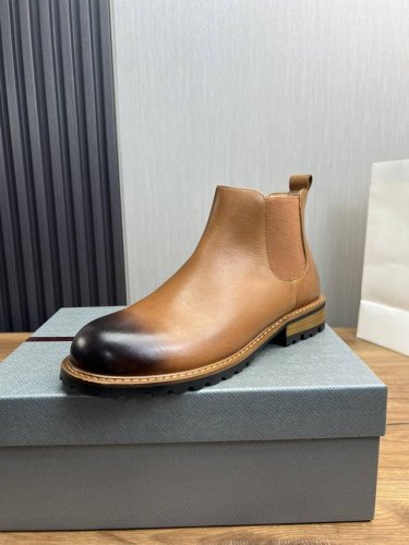 工厂价 普拉达.男士商务休闲皮靴全部采用进口原版品牌皮料，只为打造更为舒适的穿着体验，鞋面：原版牛皮进口羊皮里，原版防滑耐磨橡胶大底8-45 45不退换