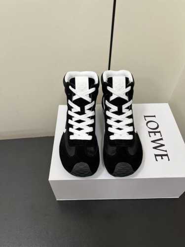 Loewe2025巴黎时装周新款Balletrunner芭蕾运动高帮鞋 经典一眼就爱上的运动鞋！拼接的极简风格真的做到极致！实在太百搭，随便穿搭就可以很高级，鞋