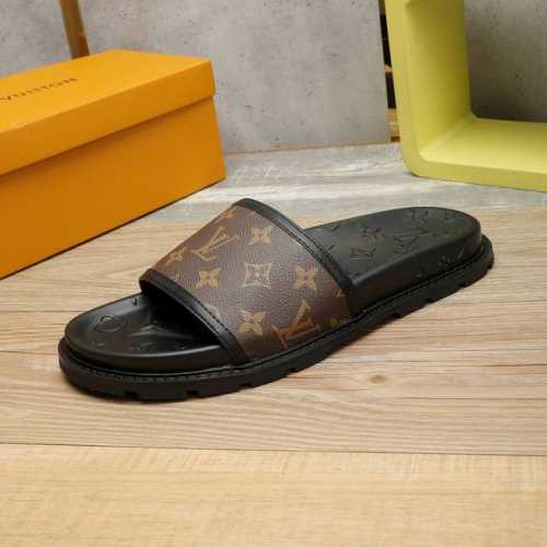 元 Louis Vuitton 路易 威登 2025春夏 男士人字拖 作为时尚界的活跃一族 Lv以大胆创新为本色 为中国时尚潮男打造出这款休闲商务风格面料采用进