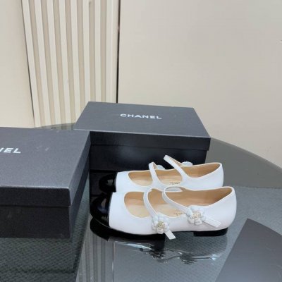 Chanel 25C走秀款玛丽珍单鞋 简约又不失甜美俏皮！ 立体电绣Logo，纯色面料清爽易搭，搭配扣子更加跟脚。内里羊皮 真皮大底 Size:35-40 40