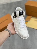 出厂价 实价 Louis Vuitton 新款高帮lv路易威登 * Lv经典高帮潮鞋！选用进口原厂柔软小牛皮，水染猪皮内里.原版耐磨橡胶大底！高品质精品！码数：