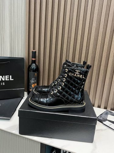 Chanel香奈儿，巴黎走秀最新款，上脚超舒适，少女感十足显脚细，显脚长，面料 原版定制小牛皮，原版进口牛仔布内里：羊皮：开模定制防滑橡胶大底 35－40 41