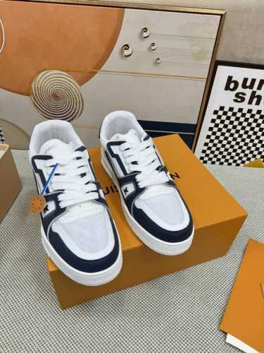 Lv-Trainer路易-威登 Pk市场一切版本 情侣款 走秀新款 篮球板鞋 代购品质 原版1：1开发复刻！！上脚非常舒适 做工精细 鞋面由意大利进口小牛皮拼接