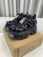 490男10 newrock. 暗黑 朋克 马丁 摇滚 坦克 机甲硬核狂战鞋 newrock 西班牙高阶鞋履百年品牌，独具一格的硬核设计进入大众视野，以坦克元素