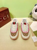 顶级版本 情侣款 Gucci 新款低帮休闲鞋运动鞋板鞋 Re-Web是由品牌创意总监sabato De Sarno倾心设计的首个运动鞋系列，以现代版型大胆演绎g