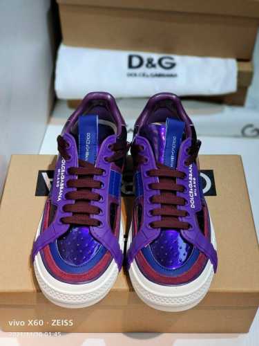 D&G 情侣款全新custom 2.Zero运动鞋，融汇品牌两大经典系列特色元素，将portofino简练考究廓形与miami都市干练态度合二为一。对比感细节小