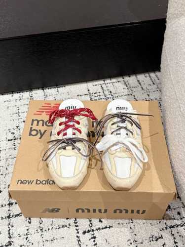390 miumiu X New Balance 25/ 早春新款 联名走秀款 半拖 超级无敌大热门，无论你如何穿搭请都不要放过这一双530系列的运动鞋 非常好