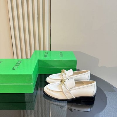 Bottega Venet* 女士astaire乐福鞋 原版一比一做法 一致五金 当今流行的又一趋势 天花板啦 3色百搭 精致平底 包裹面料 同色跟皮 用心设计